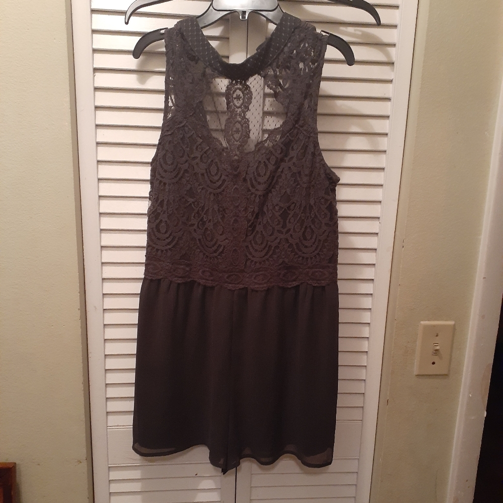 Beautiful grey shorts jumper